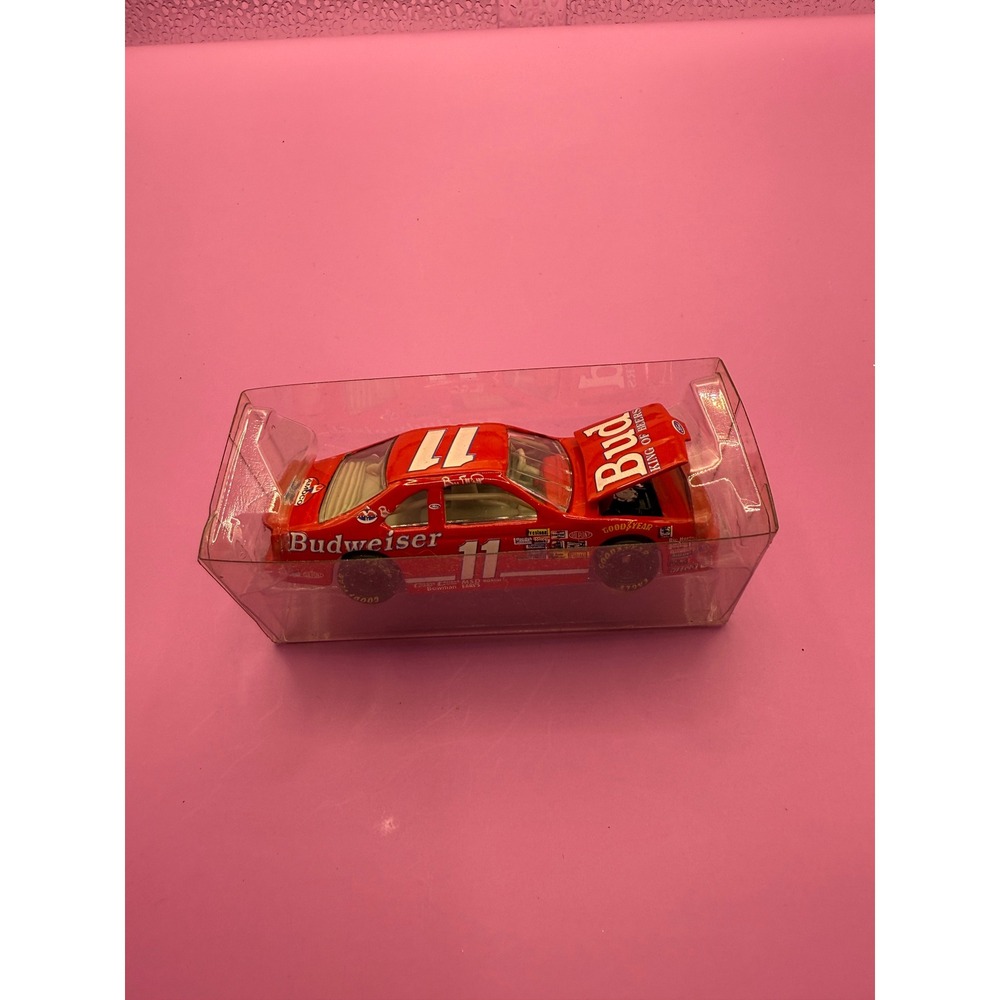 Budweiser #11 NASCAR Race Car 1:64 Scale Diecast Model in Display Case